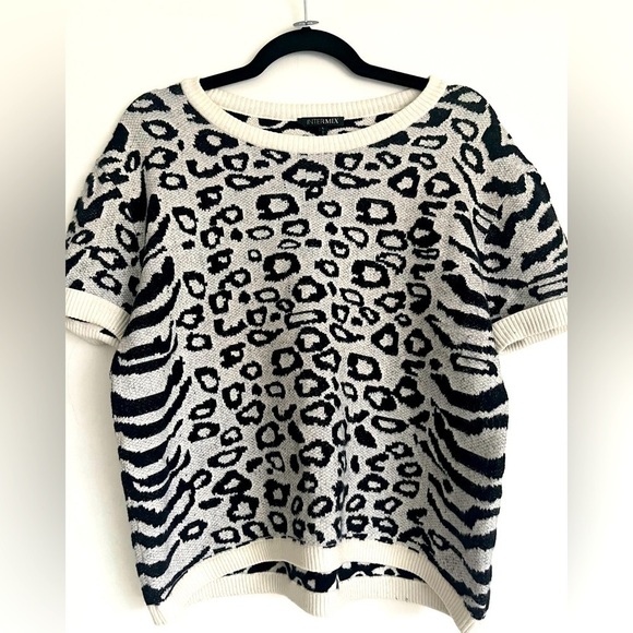 NWOT Intermix Animal Print Short Sleeved Sweater Size Large. - Picture 3 of 4